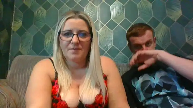 Snapshot of SweetXCandyX chatting on 11.18.25 SweetXCandyX online show from 11.18.25