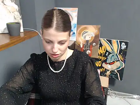 Snapshot of felicity_gold chatting on 06.17.26 felicity gold online show from 06.17.26