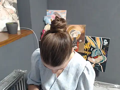 Snapshot of felicity_gold chatting on 06.18.26 felicity gold online show from 06.18.26