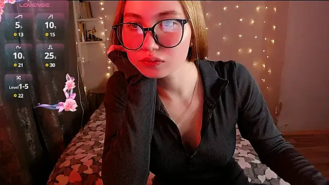 Snapshot of Miya_Mark chatting on 01.23.25 Miya Mark online show from 01.23.25