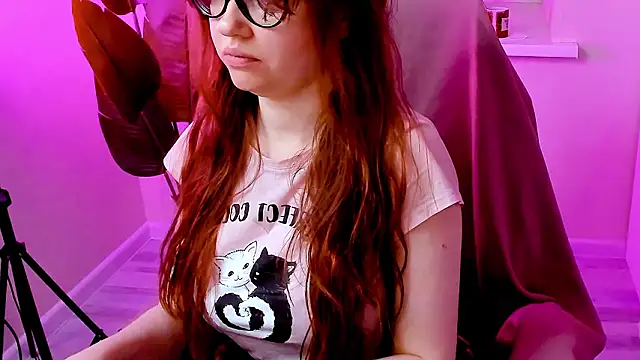 Snapshot of CarolGiggly chatting on 02.08.26 CarolGiggly online show from 02.08.26