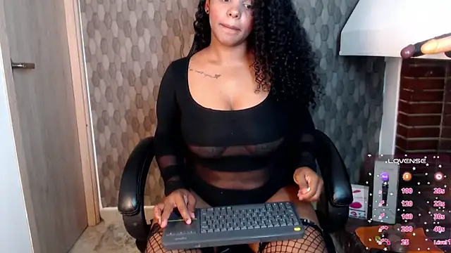 Snapshot of amaya_etthan chatting on 12.27.24 amaya etthan online show from 12.27.24