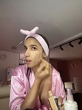 Snapshot of Praga_Pink chatting on 12.11.24 Praga Pink online show from 12.11.24