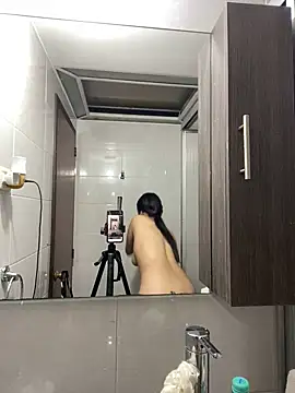 Snapshot of Praga_Pink chatting on 01.05.25 Praga Pink online show from 01.05.25