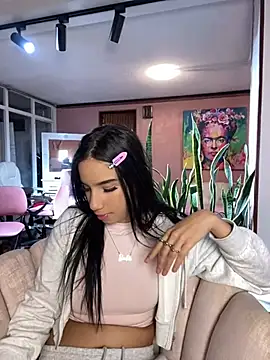 Snapshot of Praga_Pink chatting on 01.14.25 Praga Pink online show from 01.14.25