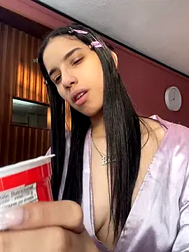 Snapshot of Praga_Pink chatting on 10.20.25 Praga Pink online show from 10.20.25