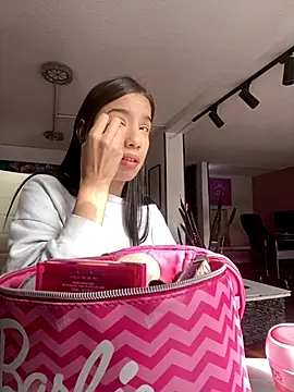 Snapshot of Praga_Pink chatting on 11.21.25 Praga Pink online show from 11.21.25