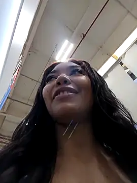 Snapshot of lianisrose chatting on 11.14.25 lianisrose online show from 11.14.25