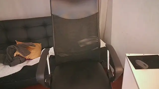 Snapshot of Aurora_ath chatting on 12.13.24 Aurora ath online show from 12.13.24