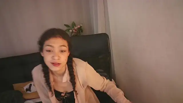 Snapshot of Aurora_ath chatting on 12.17.24 Aurora ath online show from 12.17.24