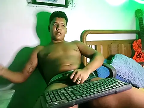 Snapshot of 628-andrew chatting on 11.05.25 628-andrew online show from 11.05.25