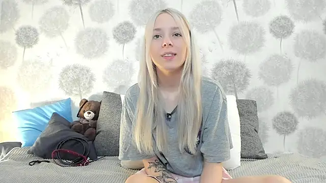 Snapshot of EngelFugler chatting on 01.14.25 EngelFugler online show from 01.14.25