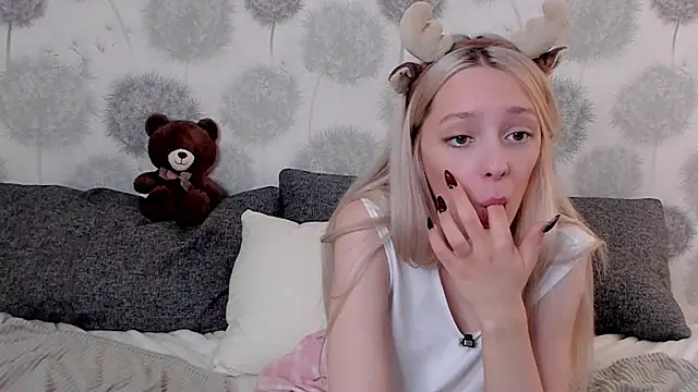 Snapshot of EngelFugler chatting on 01.26.25 EngelFugler online show from 01.26.25