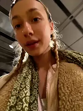 Lia  Love online show from 10.05.25