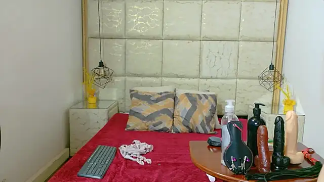 Snapshot of danna_flame chatting on 11.27.25 danna flame online show from 11.27.25