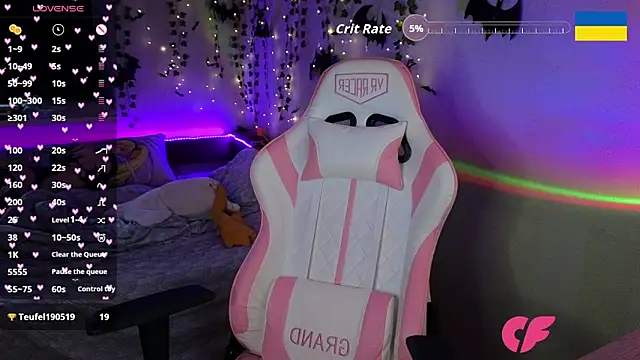 Snapshot of RedVelveten chatting on 10.23.25 RedVelveten online show from 10.23.25