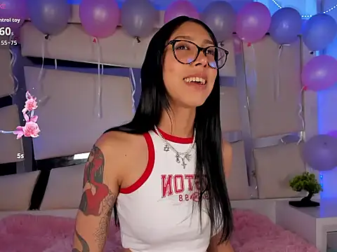 Snapshot of Mis__lola chatting on 11.11.25 Mis lola online show from 11.11.25