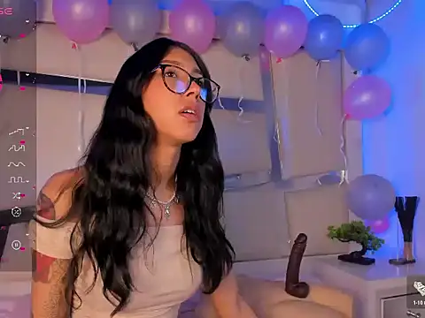 Snapshot of Mis__lola chatting on 11.12.25 Mis lola online show from 11.12.25