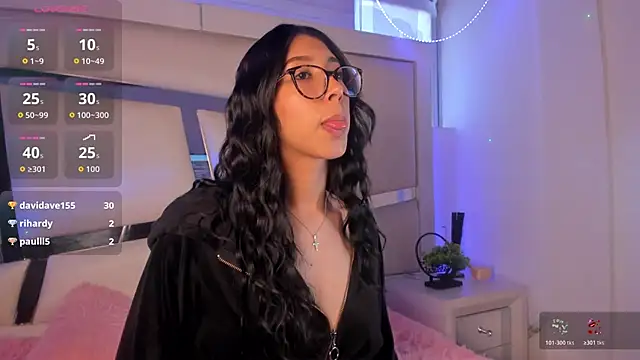 Snapshot of Mis__lola chatting on 11.25.25 Mis lola online show from 11.25.25