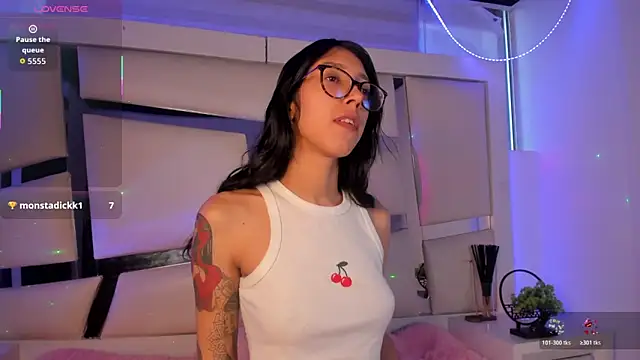 Snapshot of Mis__lola chatting on 11.29.25 Mis lola online show from 11.29.25