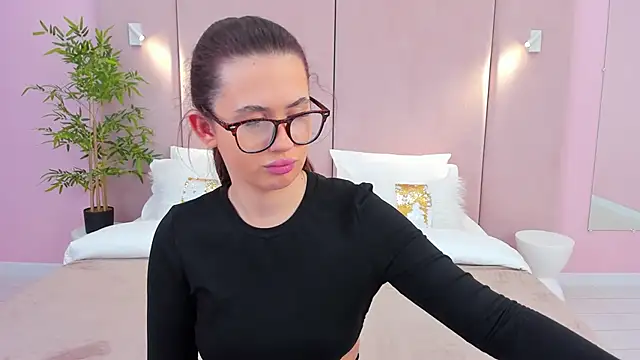 milaleoneli online show from 02.03.25