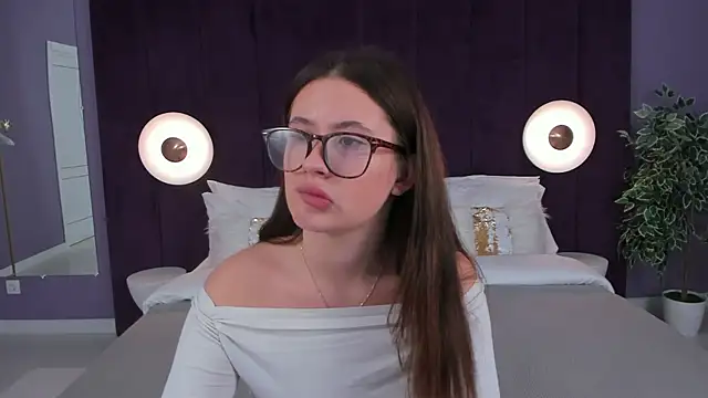 milaleoneli online show from 02.10.25