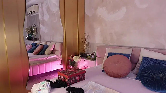 JullyBlair online show from 11.19.25