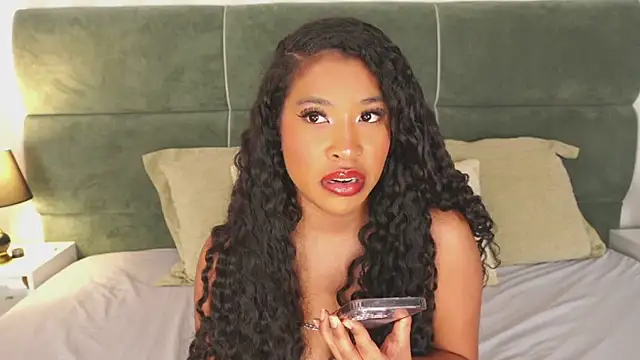 IzzyyBeelmonth online show from 03.06.25