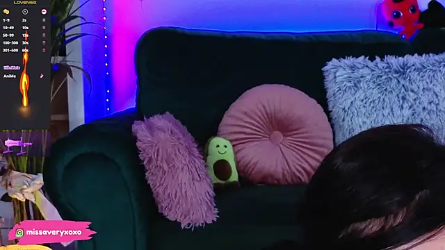 AveryWillow online show from 04.06.26