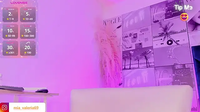 MiaCavallii  online show from 12.04.25