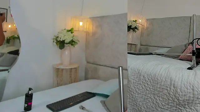 naomiii   online show from 11.14.25