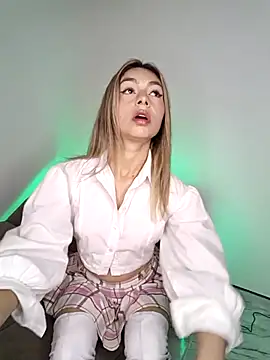 Snapshot of Karolgood3 chatting on 11.08.25 Karolgood3 online show from 11.08.25