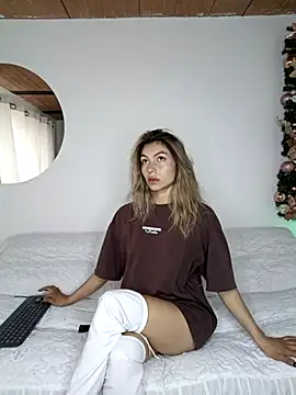 Snapshot of Karolgood3 chatting on 12.04.25 Karolgood3 online show from 12.04.25