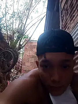 Snapshot of tayson_ chatting on 10.07.25 tayson online show from 10.07.25