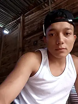 Snapshot of tayson_ chatting on 10.18.25 tayson online show from 10.18.25