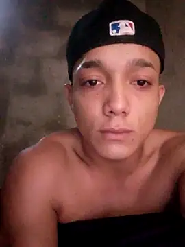 Snapshot of tayson_ chatting on 11.08.25 tayson online show from 11.08.25