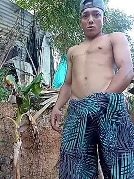 Snapshot of tayson_ chatting on 11.22.25 tayson online show from 11.22.25