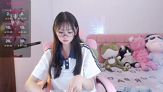 Snapshot of Xiaomi-Angela chatting on 12.21.24 Xiaomi-Angela online show from 12.21.24