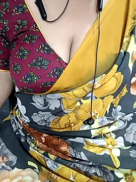 Snapshot of Yours_Radika chatting on 12.17.24 Yours Radika online show from 12.17.24