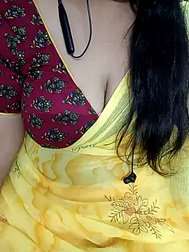 Snapshot of Yours_Radika chatting on 12.28.24 Yours Radika online show from 12.28.24