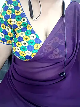 Snapshot of Yours_Radika chatting on 01.02.25 Yours Radika online show from 01.02.25