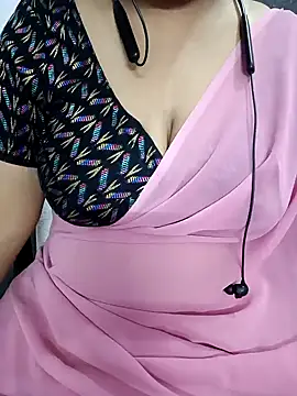 Snapshot of Yours_Radika chatting on 01.03.25 Yours Radika online show from 01.03.25