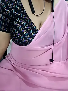 Snapshot of Yours_Radika chatting on 01.08.25 Yours Radika online show from 01.08.25