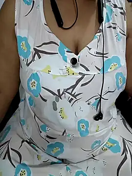 Snapshot of Yours_Radika chatting on 01.20.25 Yours Radika online show from 01.20.25