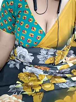 Snapshot of Yours_Radika chatting on 01.31.25 Yours Radika online show from 01.31.25