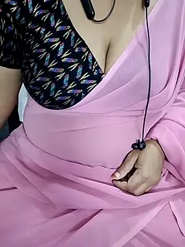 Snapshot of Yours_Radika chatting on 02.07.25 Yours Radika online show from 02.07.25