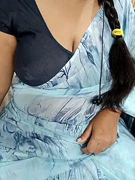 Snapshot of Yours_Radika chatting on 03.12.25 Yours Radika online show from 03.12.25