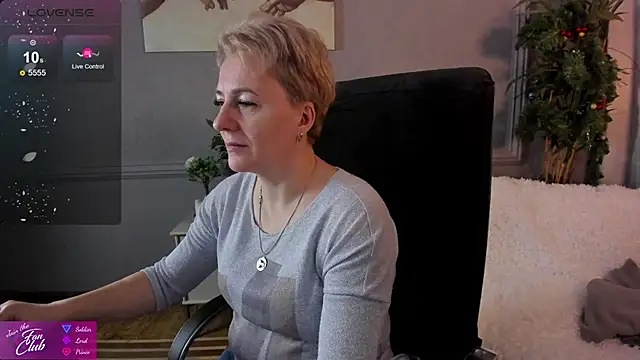 Nika Smit online show from 12.15.24