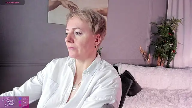 Nika Smit online show from 01.05.25