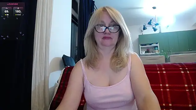 Blond Woman online show from 03.20.25